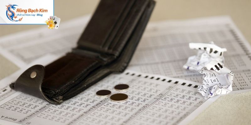 Hội viên tiến hành phân tích tổng đề